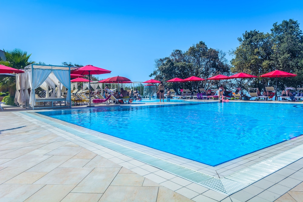 Family Hotel La Luna — Swimming pool in Novalja, Lika-Senj