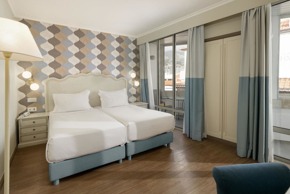 Hotel Madeira — Hotel rooms in Funchal, Madeira
