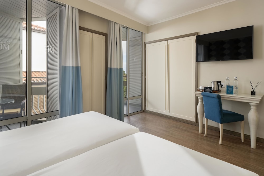 Hotel Madeira — Hotel rooms in Funchal, Madeira