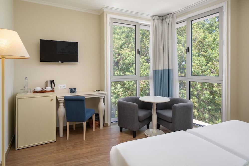 Hotel Madeira — Hotel rooms in Funchal, Madeira