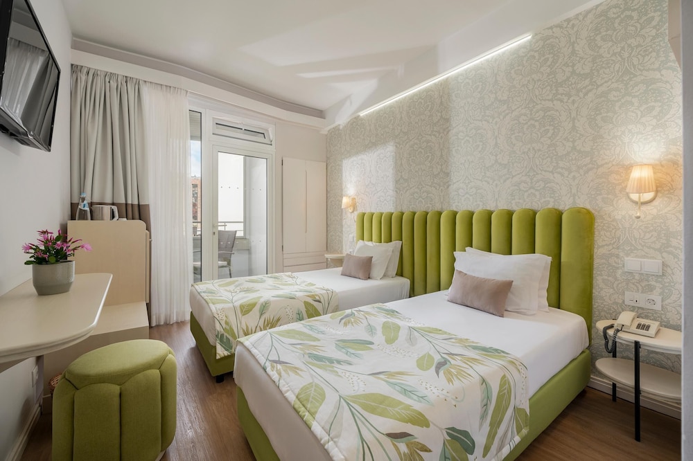 Hotel Madeira — Hotel rooms in Funchal, Madeira