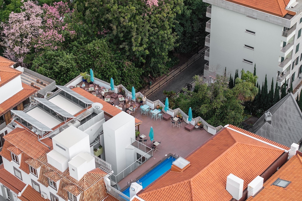 Hotel Madeira — Restaurant & bars in Funchal, Madeira