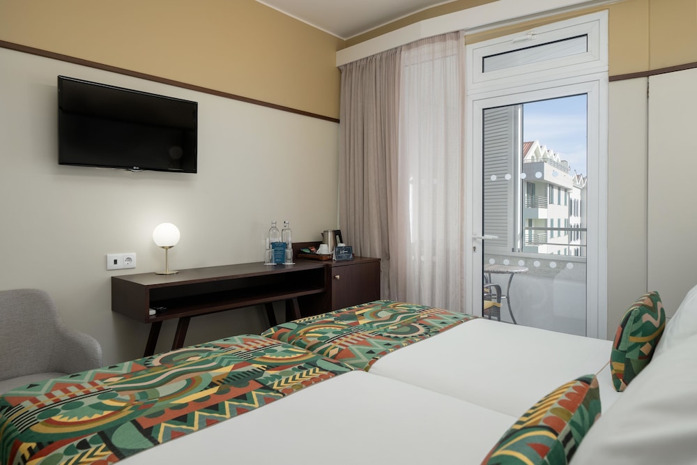 Hotel Madeira — Hotel rooms in Funchal, Madeira