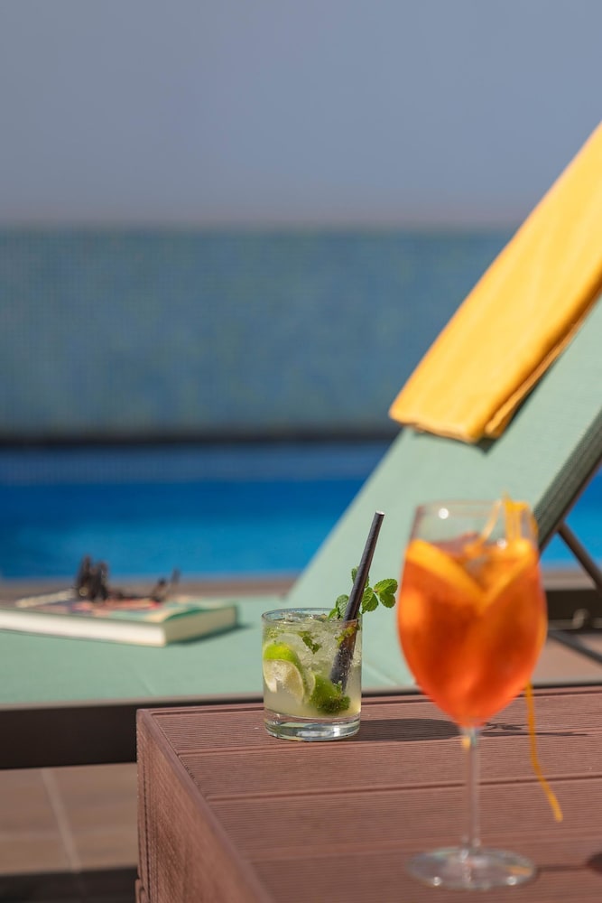 Hotel Madeira — Restaurant & bars in Funchal, Madeira