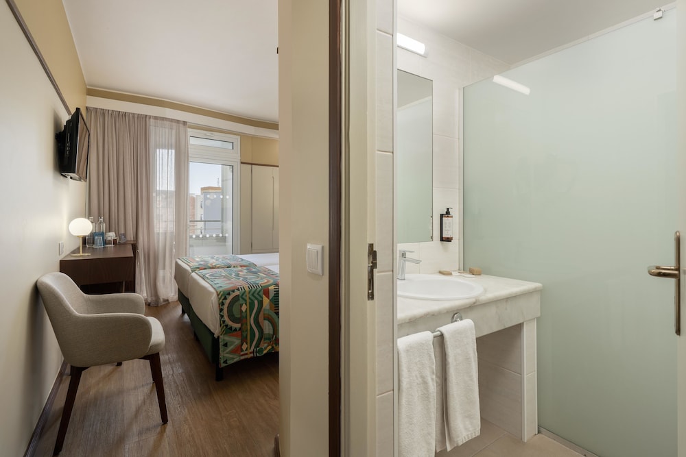 Hotel Madeira — Hotel rooms in Funchal, Madeira