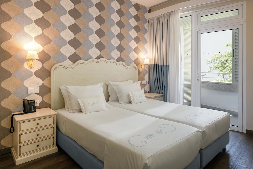 Hotel Madeira — Hotel rooms in Funchal, Madeira