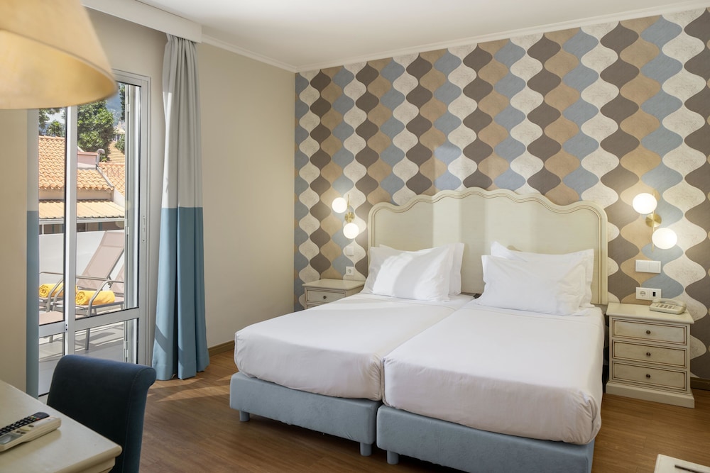 Hotel Madeira — Hotel rooms in Funchal, Madeira