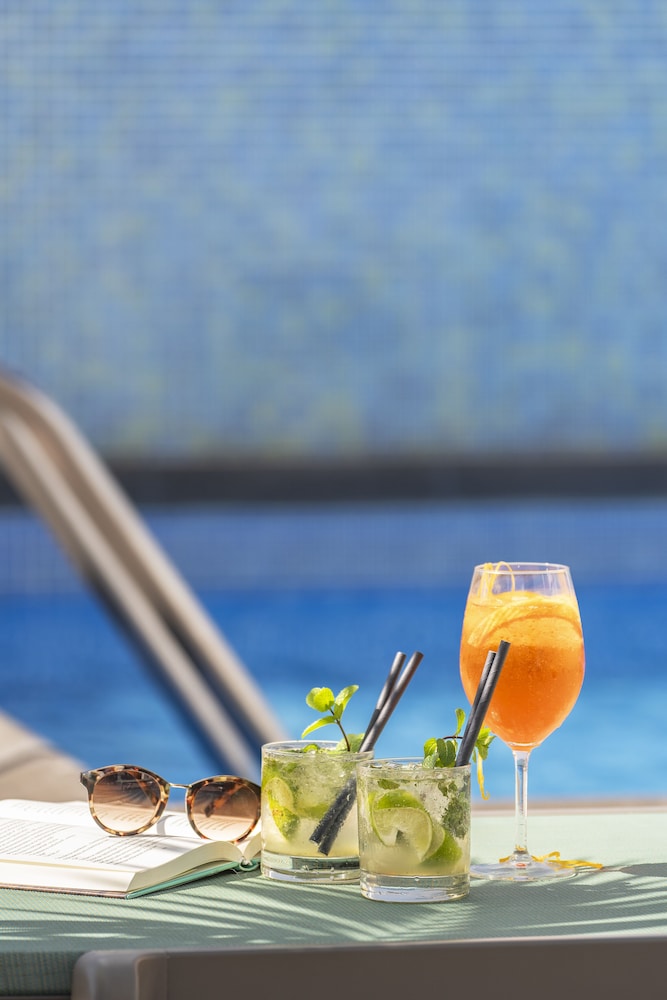 Hotel Madeira — Restaurant & bars in Funchal, Madeira