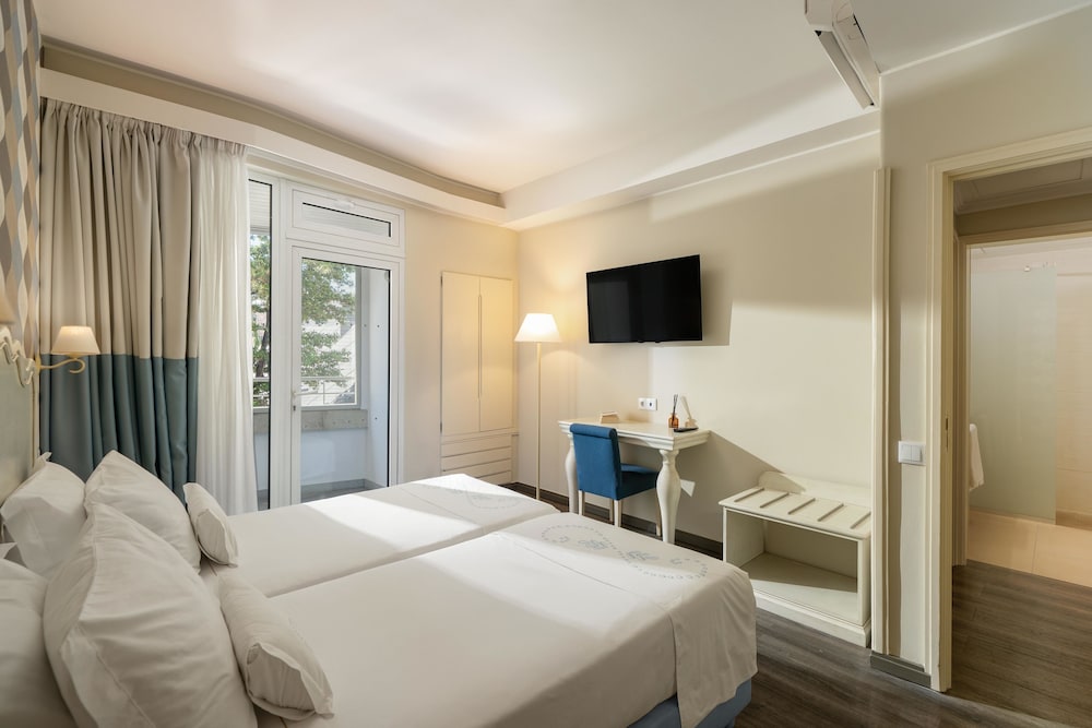 Hotel Madeira — Hotel rooms in Funchal, Madeira