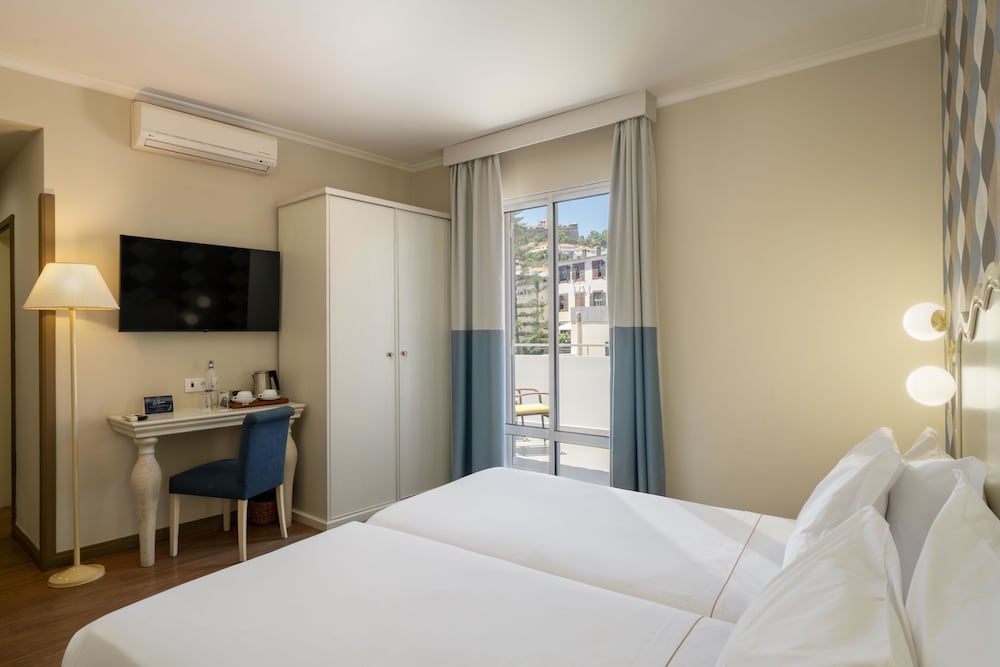 Hotel Madeira — Hotel rooms in Funchal, Madeira