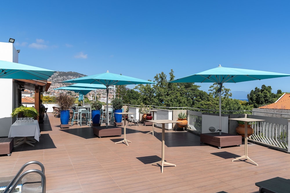 Hotel Madeira — Restaurant & bars in Funchal, Madeira