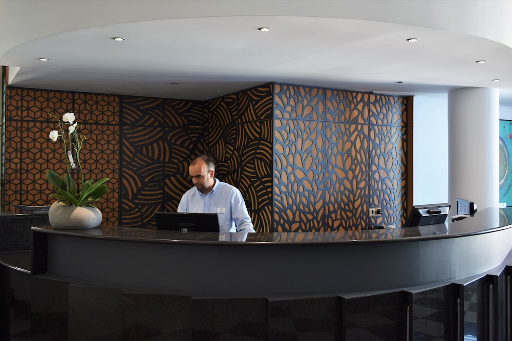 Madeira Regency Cliff — Shared spaces in Funchal, Madeira