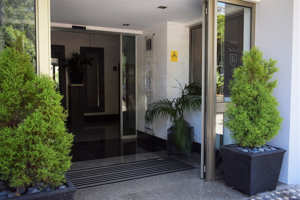 Madeira Regency Cliff — Outdoor in Funchal, Madeira