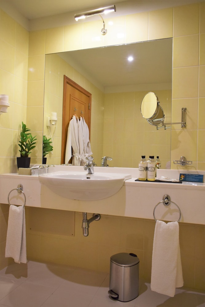 Madeira Regency Cliff — Rooms in Funchal, Madeira
