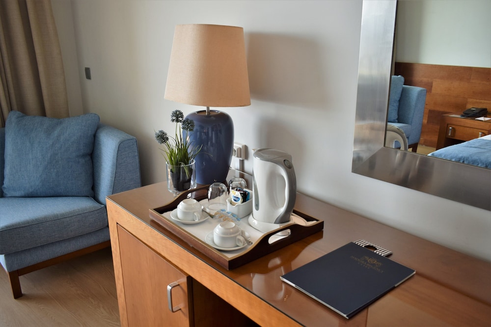 Madeira Regency Cliff — Rooms in Funchal, Madeira