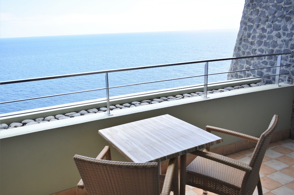 Madeira Regency Cliff — Rooms in Funchal, Madeira