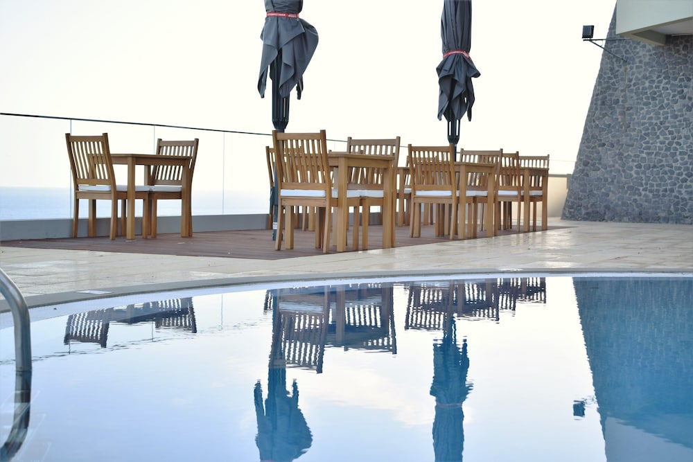 Madeira Regency Cliff — Restaurant in Funchal, Madeira
