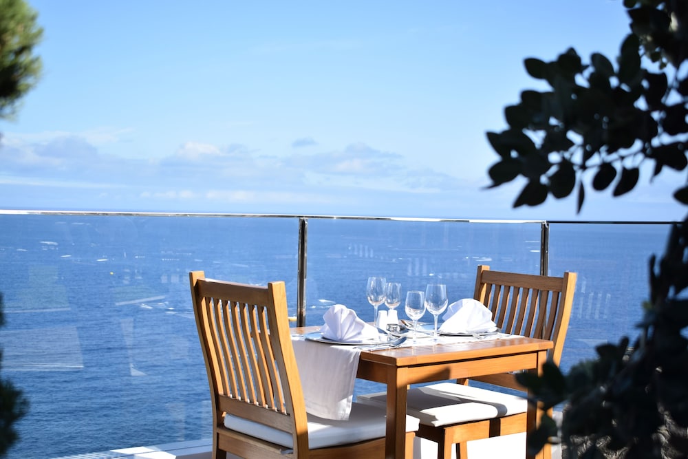 Madeira Regency Cliff — Restaurant in Funchal, Madeira