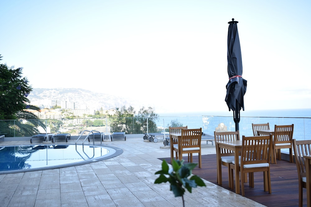 Madeira Regency Cliff — Outdoor in Funchal, Madeira