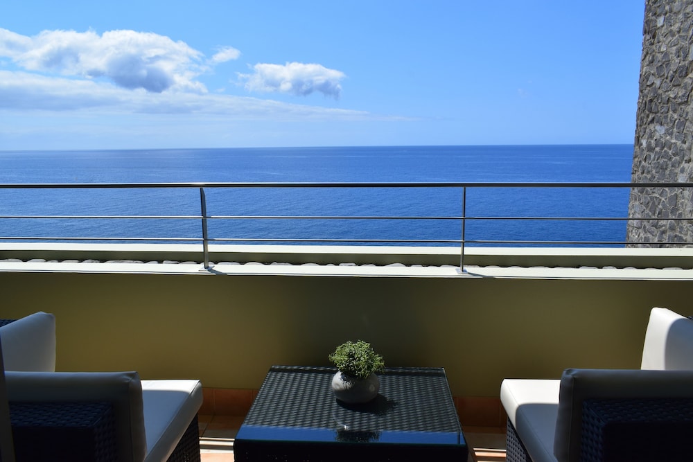 Madeira Regency Cliff — Rooms in Funchal, Madeira