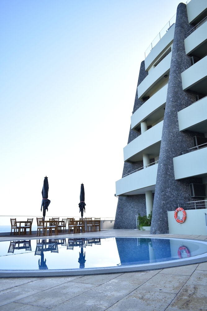 Madeira Regency Cliff — Outdoor in Funchal, Madeira