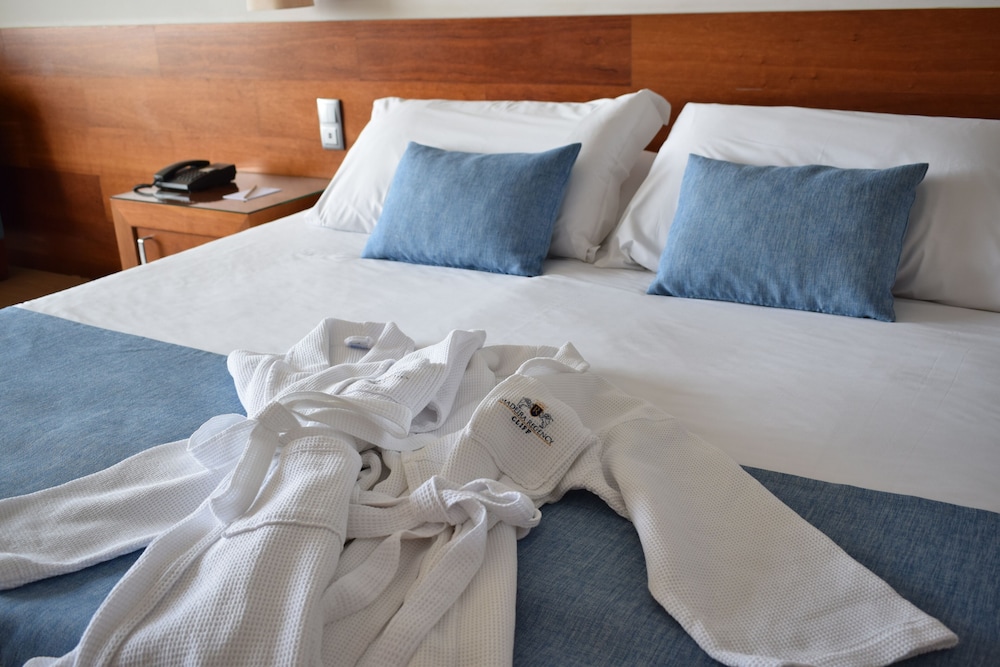 Madeira Regency Cliff — Rooms in Funchal, Madeira