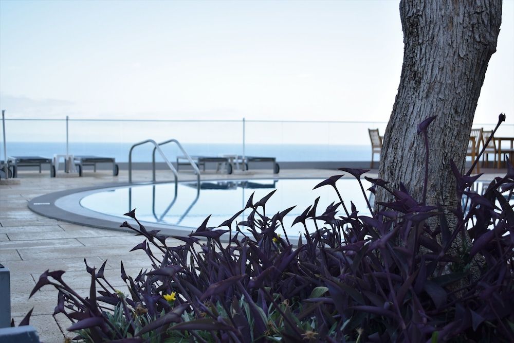 Madeira Regency Cliff