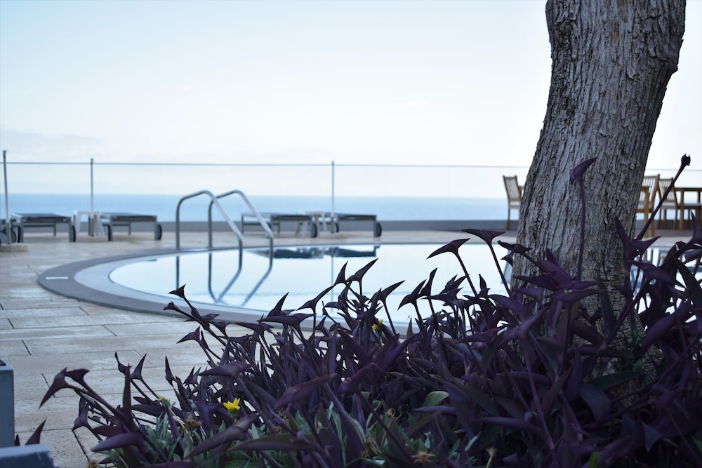 Madeira Regency Cliff — Pool in Funchal, Madeira