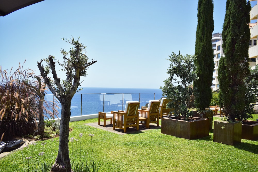 Madeira Regency Cliff — Outdoor in Funchal, Madeira