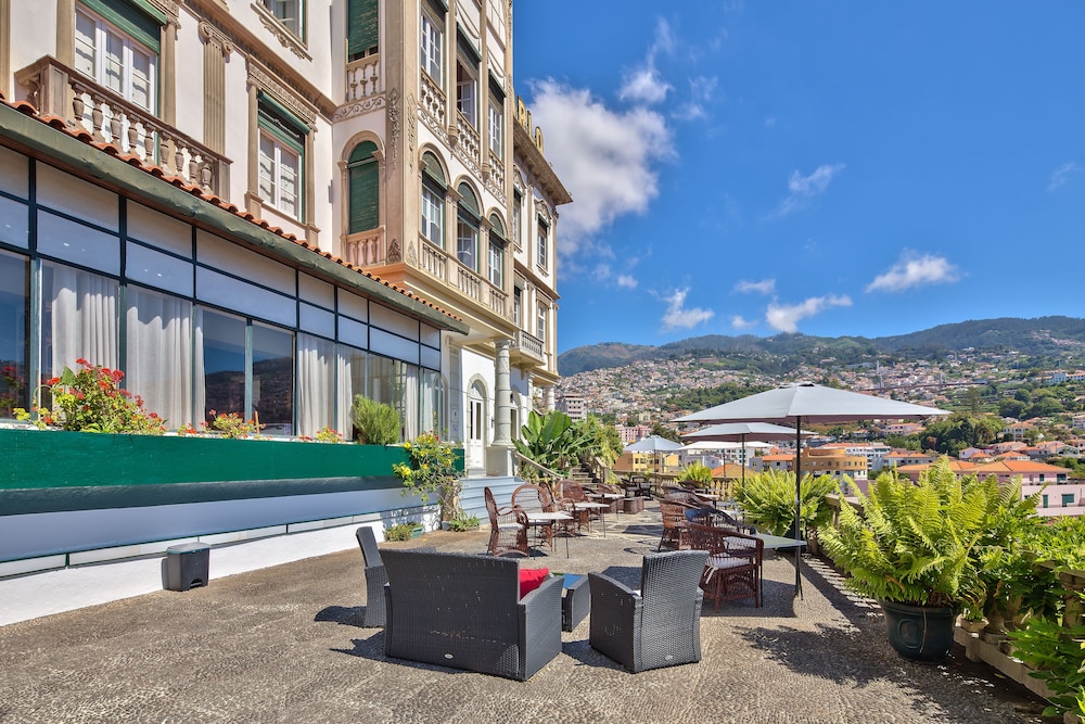Hotel Monte Carlo — Hotel building in Funchal, Madeira