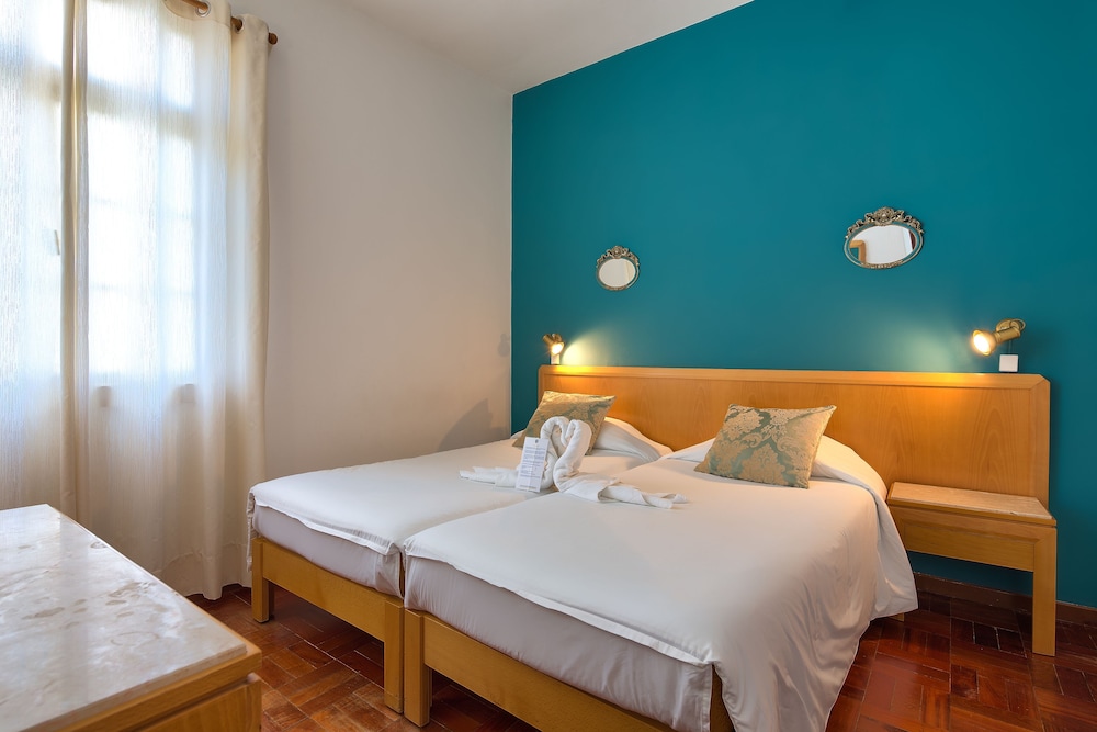 Hotel Monte Carlo — Hotel rooms in Funchal, Madeira