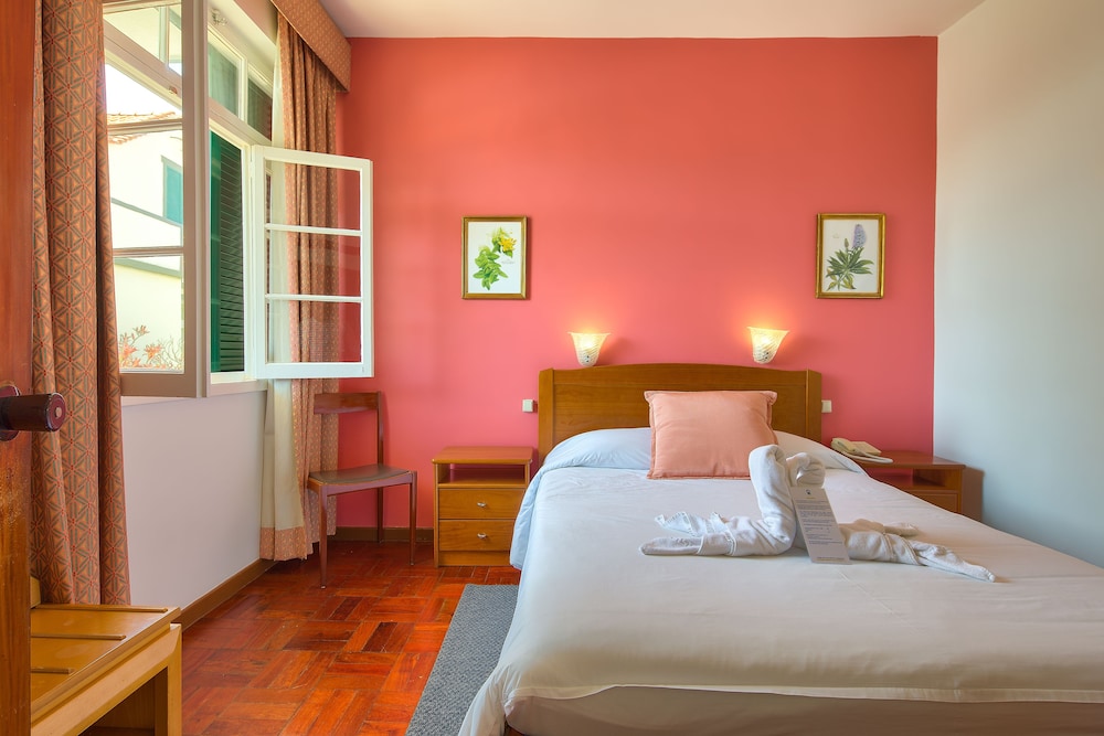 Hotel Monte Carlo — Hotel rooms in Funchal, Madeira
