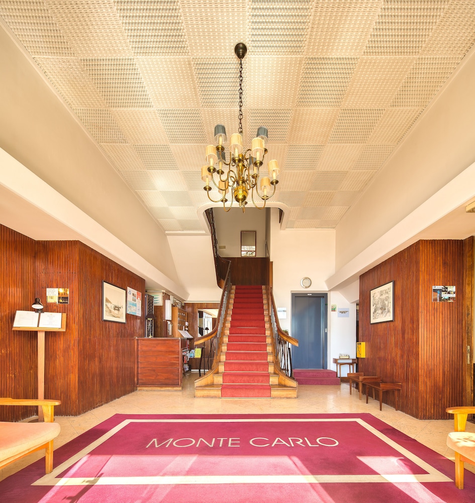 Hotel Monte Carlo — Hotel building in Funchal, Madeira