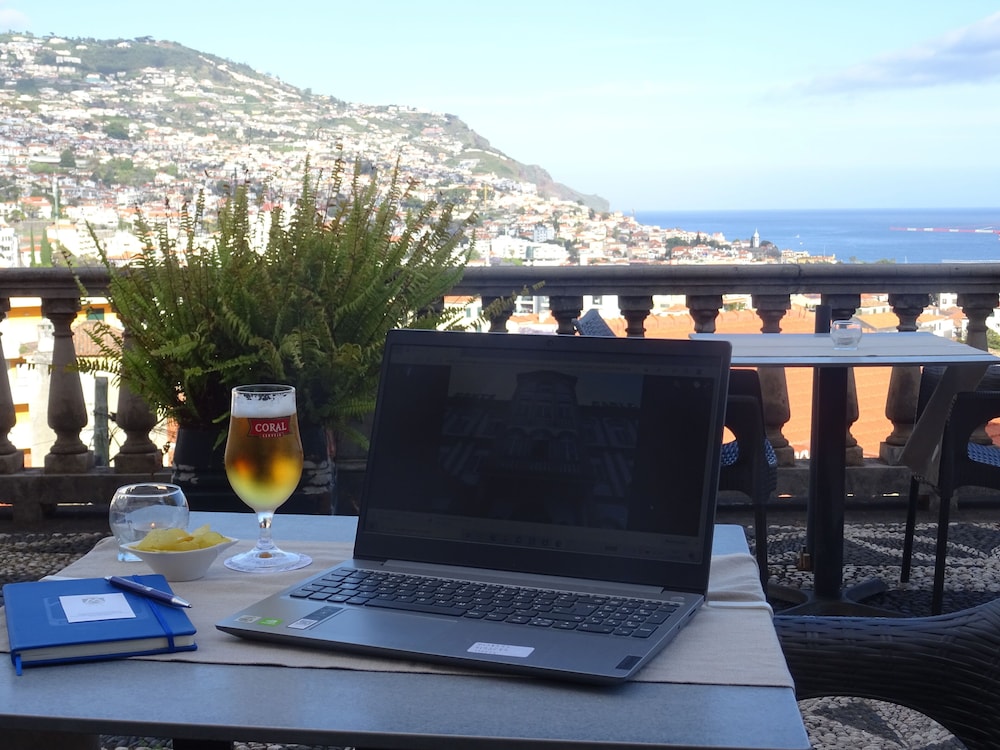 Hotel Monte Carlo — Restaurant & bars in Funchal, Madeira