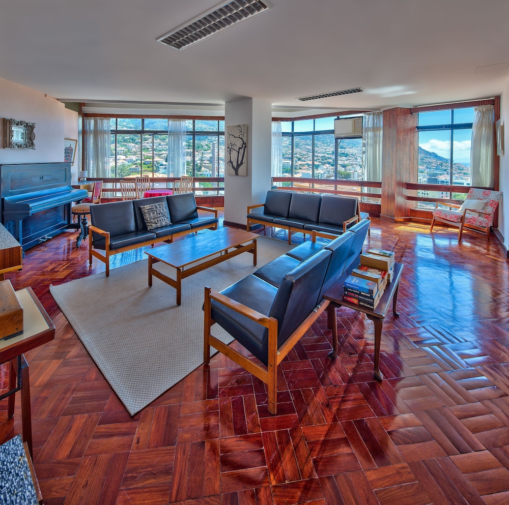 Hotel Monte Carlo — Hotel rooms in Funchal, Madeira
