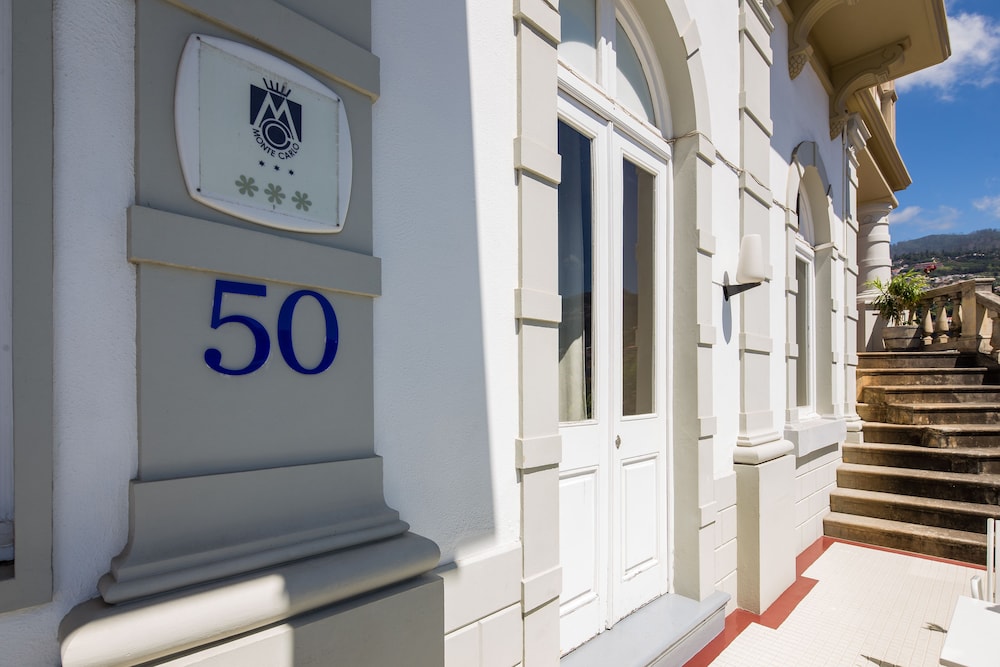 Hotel Monte Carlo — Hotel building in Funchal, Madeira