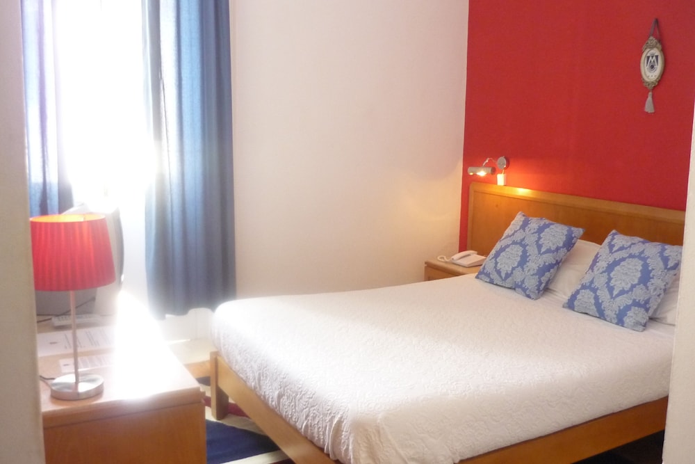 Hotel Monte Carlo — Hotel rooms in Funchal, Madeira