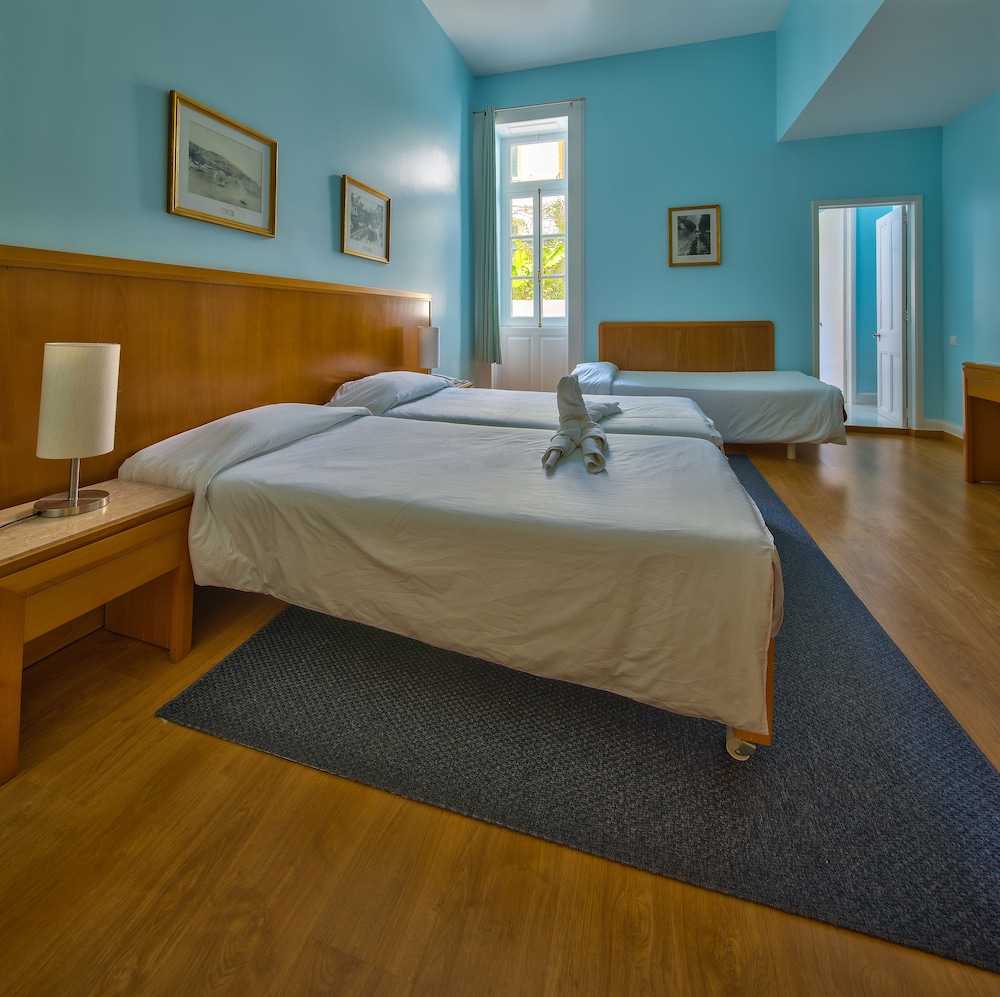 Hotel Monte Carlo — Hotel rooms in Funchal, Madeira