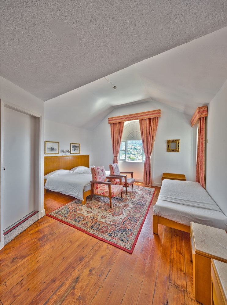 Hotel Monte Carlo — Hotel rooms in Funchal, Madeira