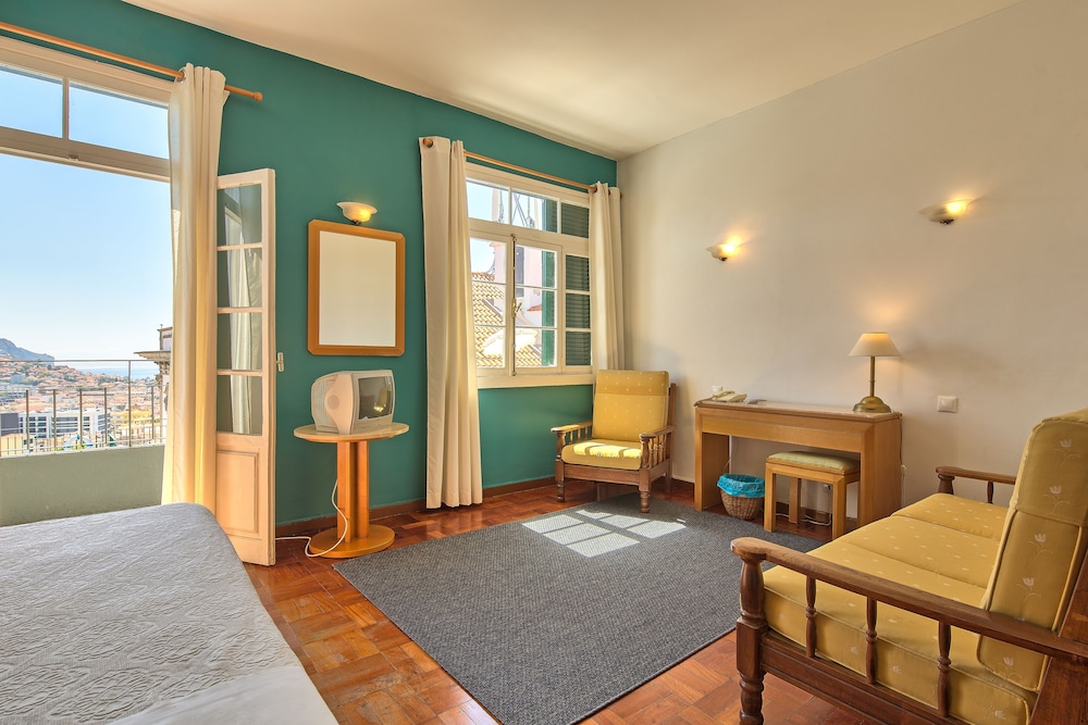 Hotel Monte Carlo — Hotel rooms in Funchal, Madeira