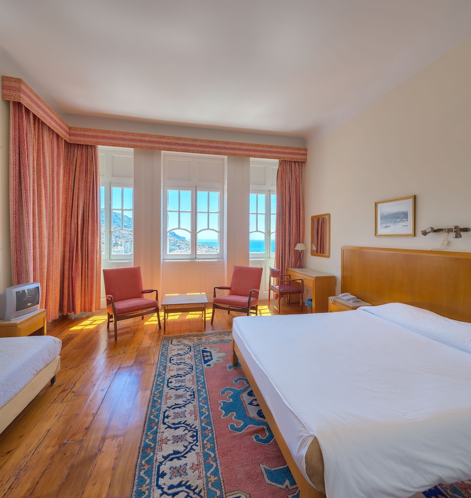 Hotel Monte Carlo — Hotel rooms in Funchal, Madeira
