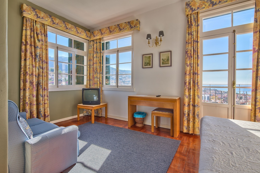 Hotel Monte Carlo — Hotel rooms in Funchal, Madeira