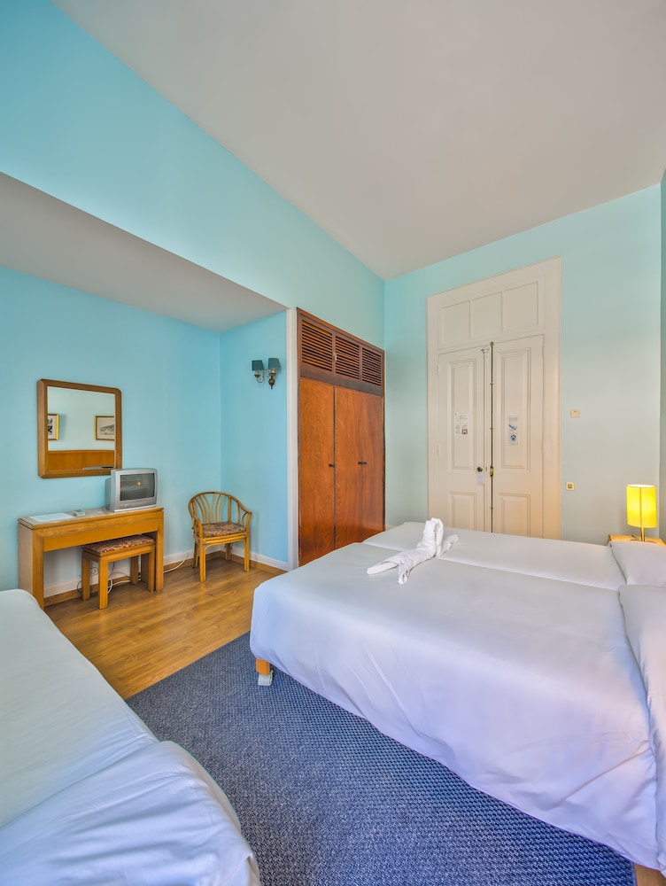Hotel Monte Carlo — Hotel rooms in Funchal, Madeira
