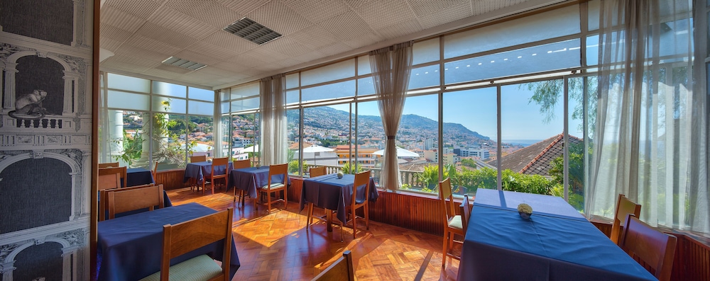 Hotel Monte Carlo — Restaurant & bars in Funchal, Madeira