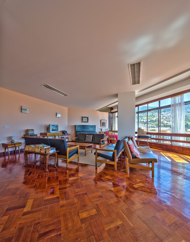 Hotel Monte Carlo — Hotel rooms in Funchal, Madeira