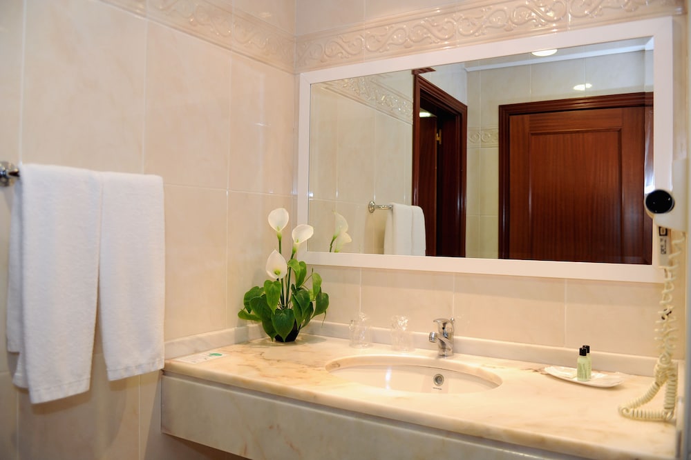 Hotel Ocean Gardens — Hotel rooms in Funchal, Madeira