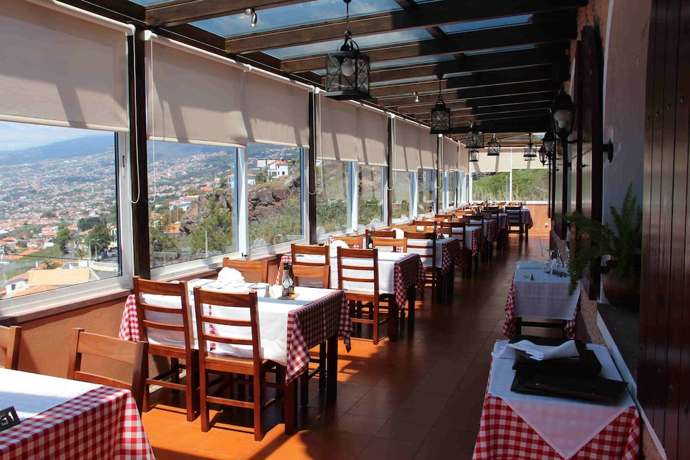 Hotel Ocean Gardens — Restaurant & bars in Funchal, Madeira
