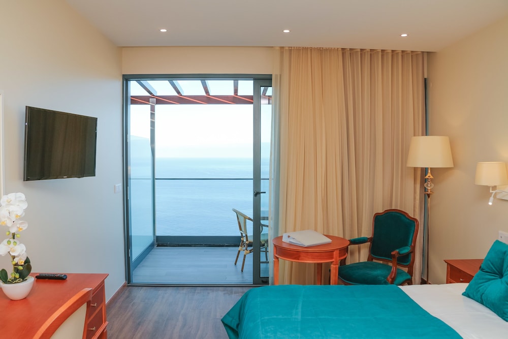 Hotel Ocean Gardens — Hotel rooms in Funchal, Madeira