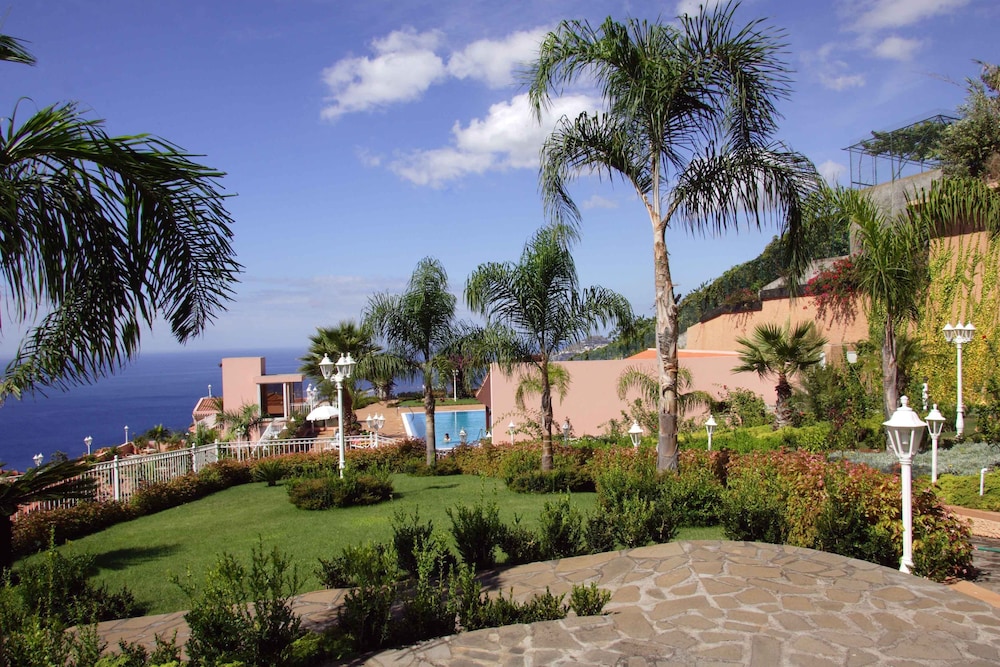Hotel Ocean Gardens — Hotel building in Funchal, Madeira