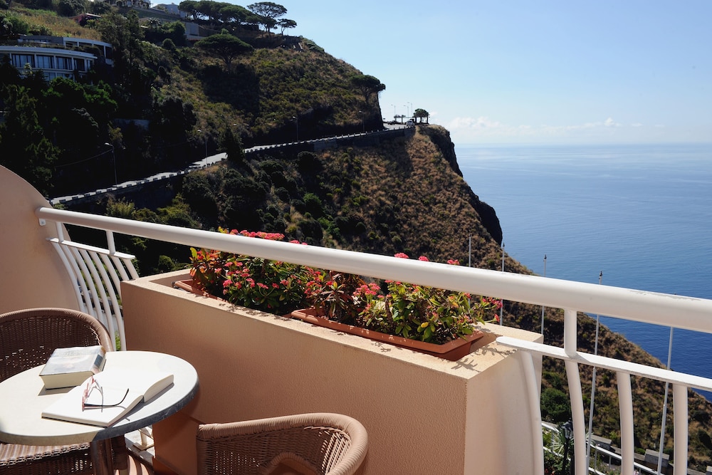 Hotel Ocean Gardens — Hotel rooms in Funchal, Madeira